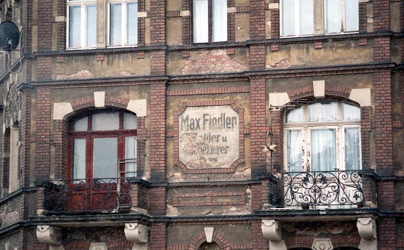 Radebeul, Albertplatz-Ecke Hellerstr., 21.3.1998 (1).jpg - Max Fiedler, Sattler (?) u. Tapezierer